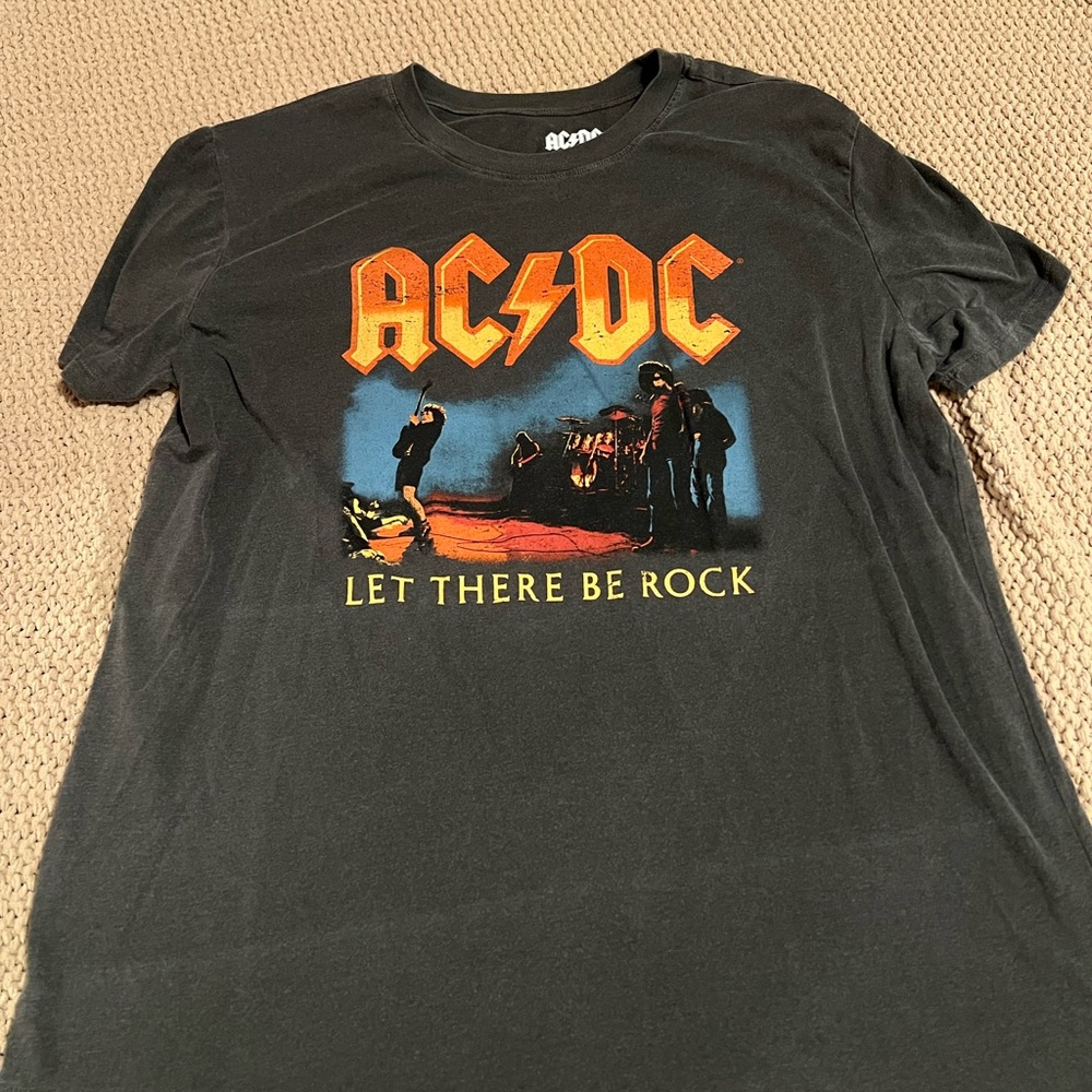 AC/DC Vintage Tshirt. Size XL